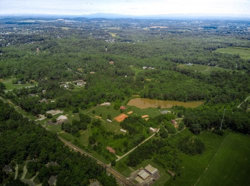 7415 Browns Bridge Rd, Gainesville, GA 30506-3917
