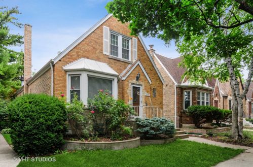 5223 Larned Ave, Chicago, IL 60630-1405