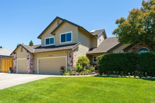 9592 Vancouver Ln, Windsor, CA 95492-8329