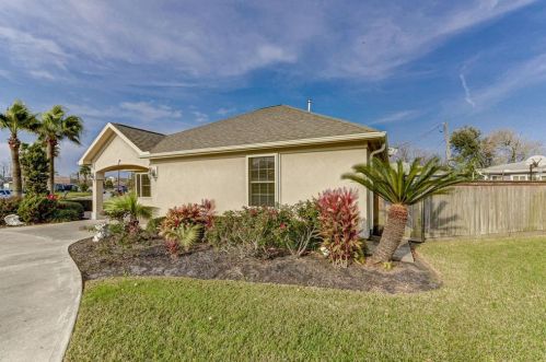 1310 Bayou Shore Dr, Galveston, TX 77551-4319