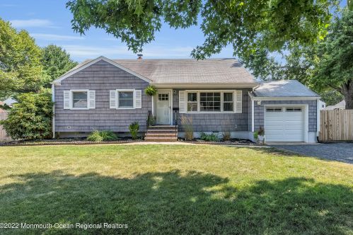 37 Arno St, Oakhurst, NJ 07755-1001
