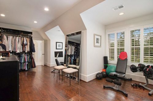 271 Hillside Dr, Atlanta GA  30342-3623 exterior