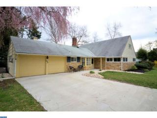 42 Firebush Rd, Levittown, PA 19056-1814