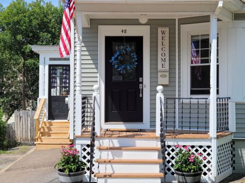 48 Joliet St, Laconia, NH 03246-3831