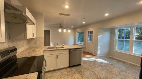 1911 Cannonwood Ln, Austin TX  78745-3606 exterior