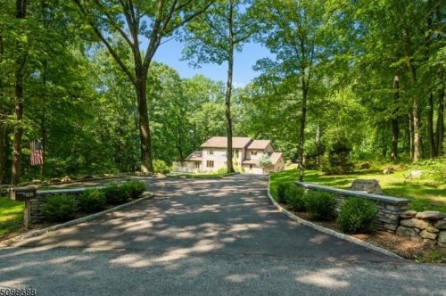 102 Drakestown Rd, Hackettstown NJ  07840-5686 exterior