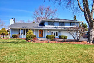 708 Crest Ave, Schaumburg, IL 60193-3563