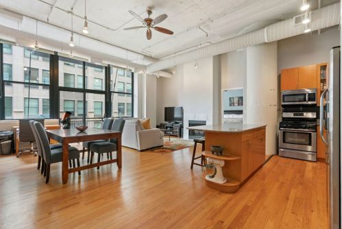 547 Clark St, Chicago, IL 60605-1506