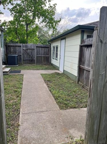 1629 Bernie Ave, Richmond TX  77471-5015 exterior