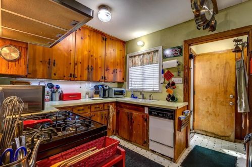 1605 Robinwood Dr, Fort Worth, TX 76111-4955