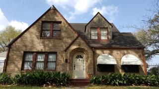 1122 Bell St, Houston TX  77019-4102 exterior