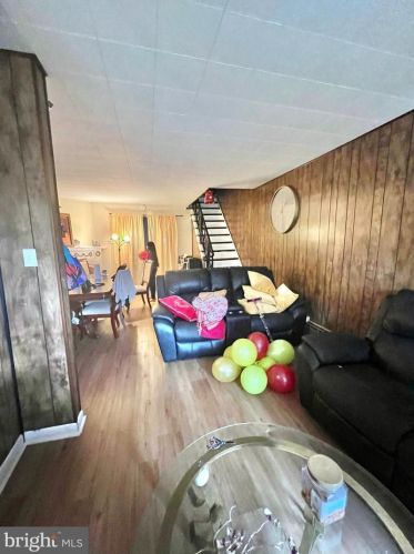 3433 Friendship St, Philadelphia, PA 19149-1621