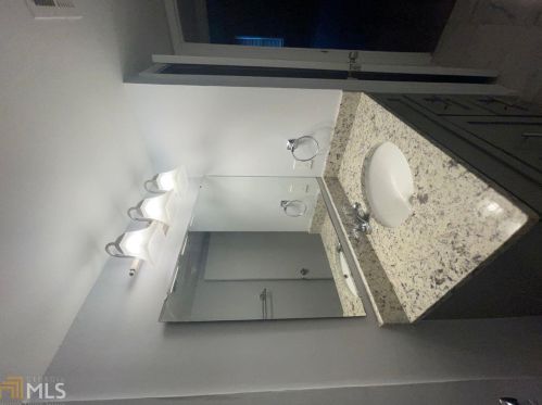 71 Montre Sq, Atlanta GA  30327-4044 exterior