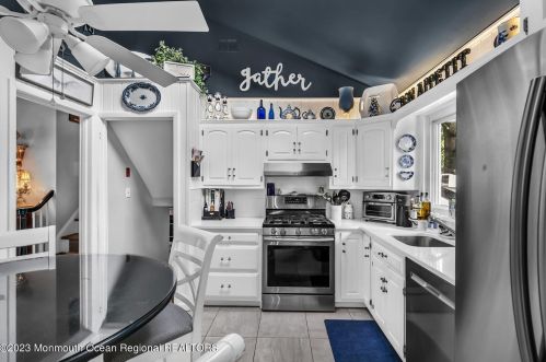 37 Walnut Ave, Tinton Falls NJ 07701-6132 exterior