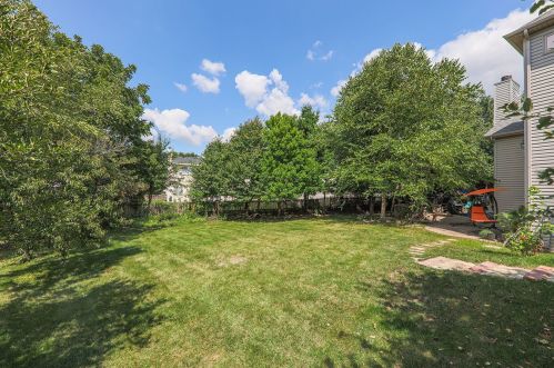 5 Crenshaw Ct, Lemont IL  60490-6614 exterior