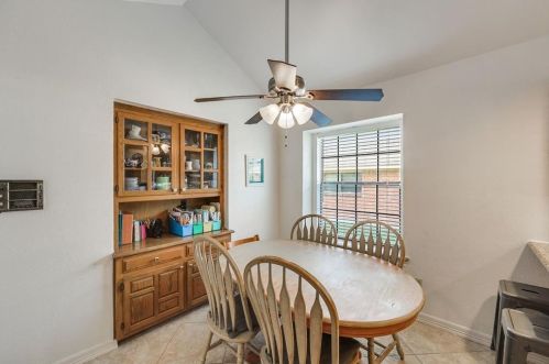 2614 Timberleaf Dr, Carrollton TX 75006-2040 exterior