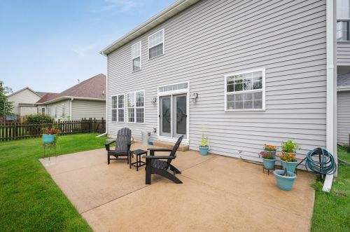 1826 Luther Lowell Ln, Sycamore IL  60178-8751 exterior