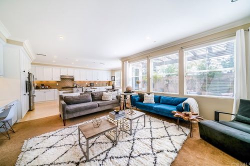 54 Rembrandt, Irvine CA  92620-7314 exterior