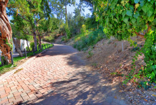 4909 Calvin Ave, Los Angeles, CA 91356-4417