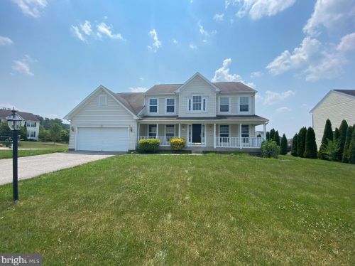 1605 Rosebrook Dr, York, PA 17402-8541