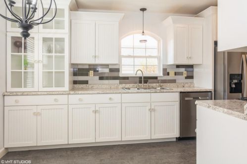 852 Edgewood Gln Dr, Valpo IN exterior