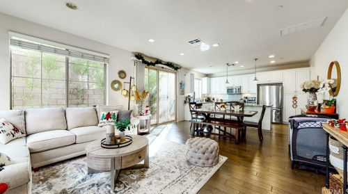 125 Desert Bloom, Irvine, CA 92618-8871
