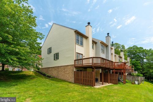 8725 Stone Hill Pl, Springfield VA  22153-1718 exterior