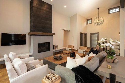 11901 Sitzmark Way, Truckee CA  96161-6139 exterior