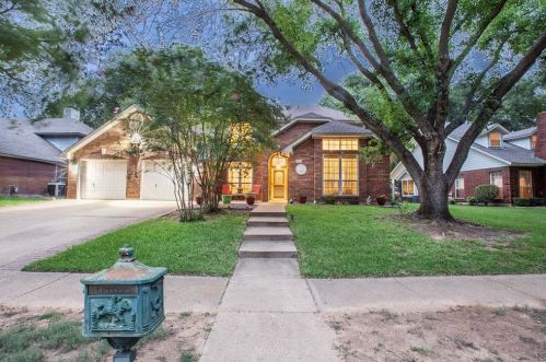 2604 Surrey Woods Ct, Lewisville, TX 75028-4656