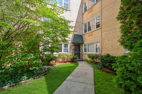 7309 Ashland Blvd, Chicago, IL 60626-1910
