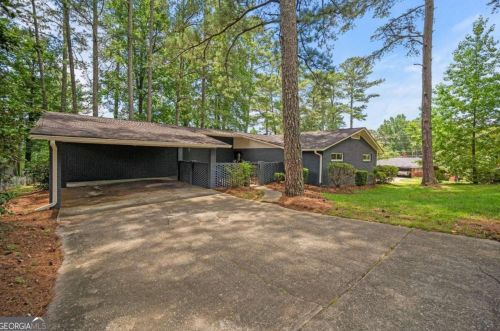 3007 Dogwood Dr, Atlanta GA  30344-3905 exterior