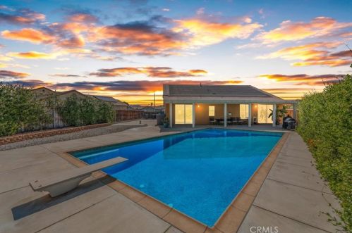 297 Starboard Ct, San Jacinto, CA 92583-6547