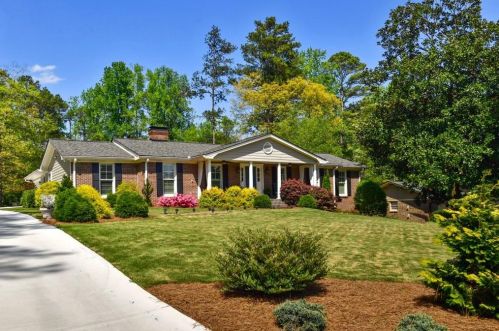 620 Mabry Rd, Atlanta GA  30328-2604 exterior