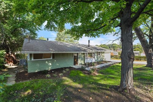 110 Hankey Farms Dr, Noblestown, PA 15071-9310
