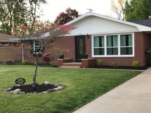 1512 Bell Ave, Mattoon, IL 61938-5910