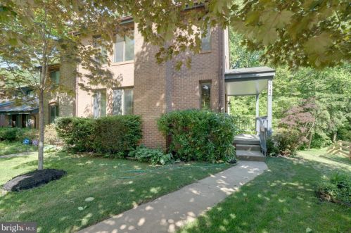 5743 Waters Edge Landing Ct, Springfield, VA 22015-2611