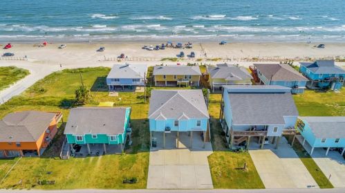 12908 John Reynolds Rd, Galveston, TX 77554-9713