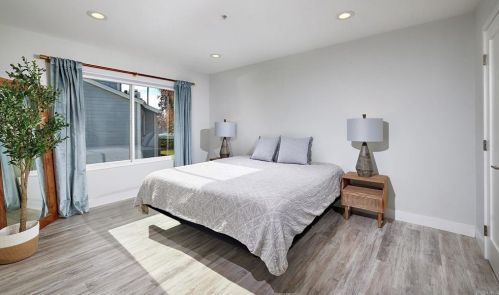 132 Mangano Cir, Encinitas CA  92024-2737 exterior