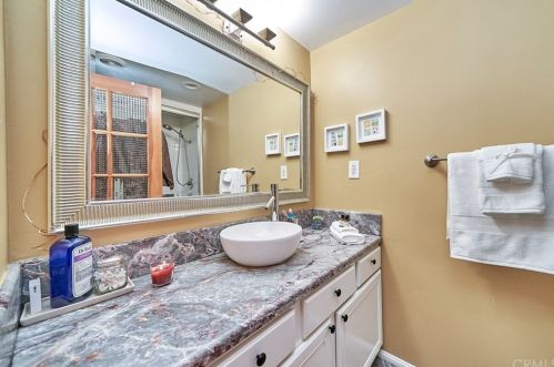 3004 Altura Ave, Glendale CA 91214-3602 exterior