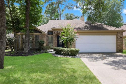 21 Dover Dr, Conroe, TX 77304-2747