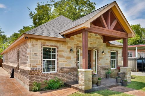 600 Fogg St, Fort Worth TX  76110-6334 exterior