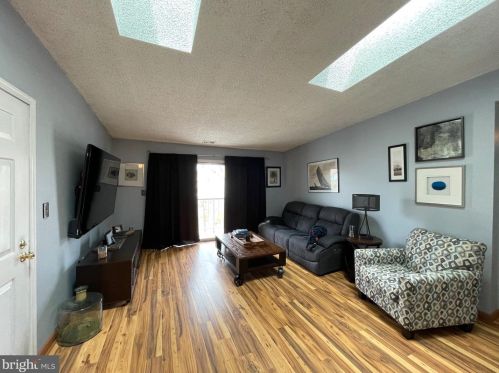 34 Mulberry Ct, Trenton, NJ 08619-4615