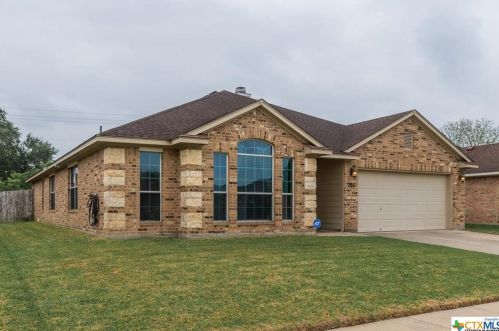 207 Silverado Trl, Victoria, TX 77901-2712
