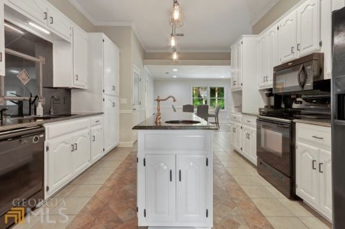 921 Barkley St, Waycross, GA 31501-4200
