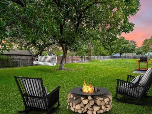 2504 Biggs Dr, Austin, TX 78741-5613