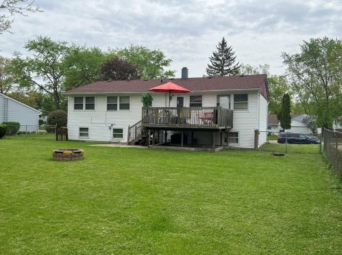 3080 Wakefield Dr, Carpentersville, IL 60110-2441