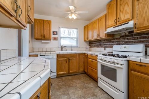 3835 Stansell Dr, Riverside CA  92501-1850 exterior