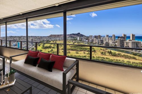 583 Kamoku St, Honolulu HI  96826-5251 exterior