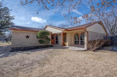 7313 Meadowbrook Dr, Fort Worth TX  76182-6119 exterior