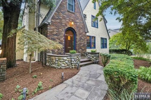 239 Beechwood Rd, Ridgewood, NJ 07450-2306